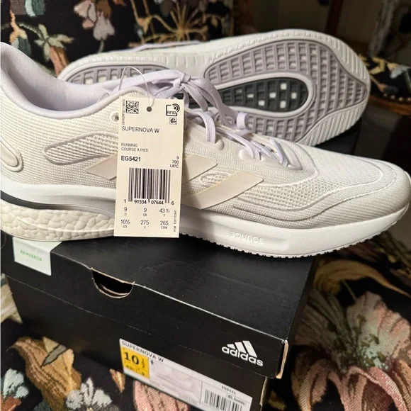 Adidas Women's White Supernova - new in box with tags - Picture 3 of 4